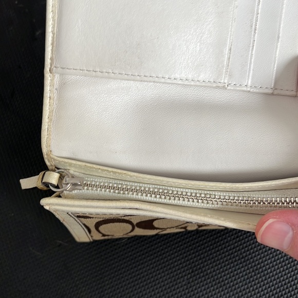 Coach Wallet - Picture 10 of 10